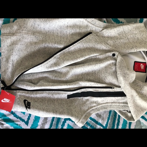 New Women’s Nike Jacket Vest - Picture 4 of 4